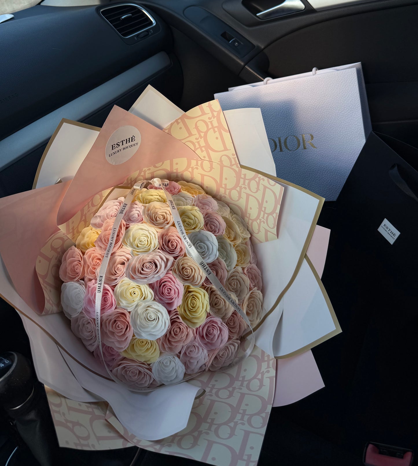 Eternal Touch Luxury Bouquet - Buchet trandafiri eterni