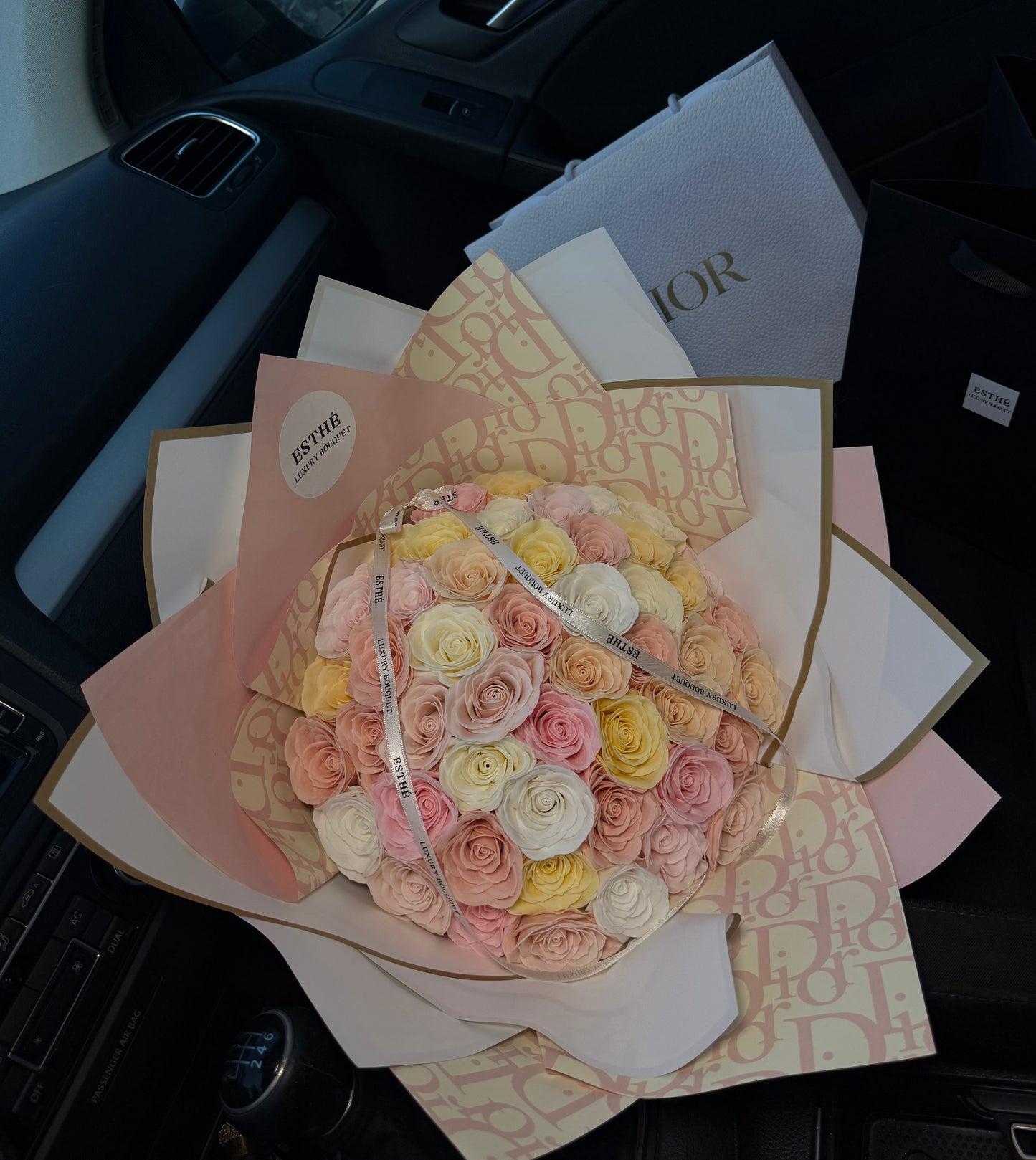 Eternal Touch Luxury Bouquet - Buchet trandafiri eterni