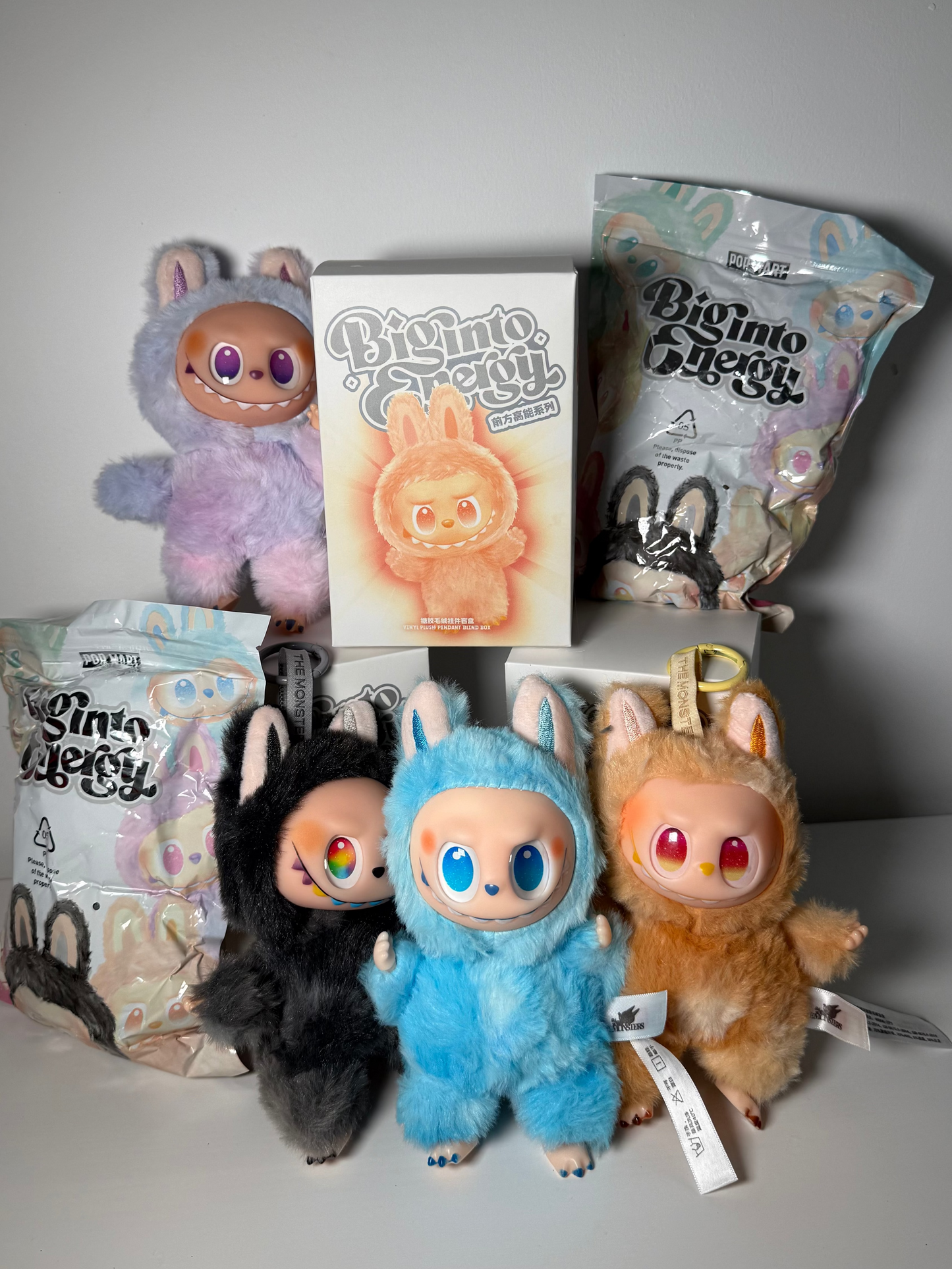 LABUBU Big Into Energy Mystery Box accesoriu