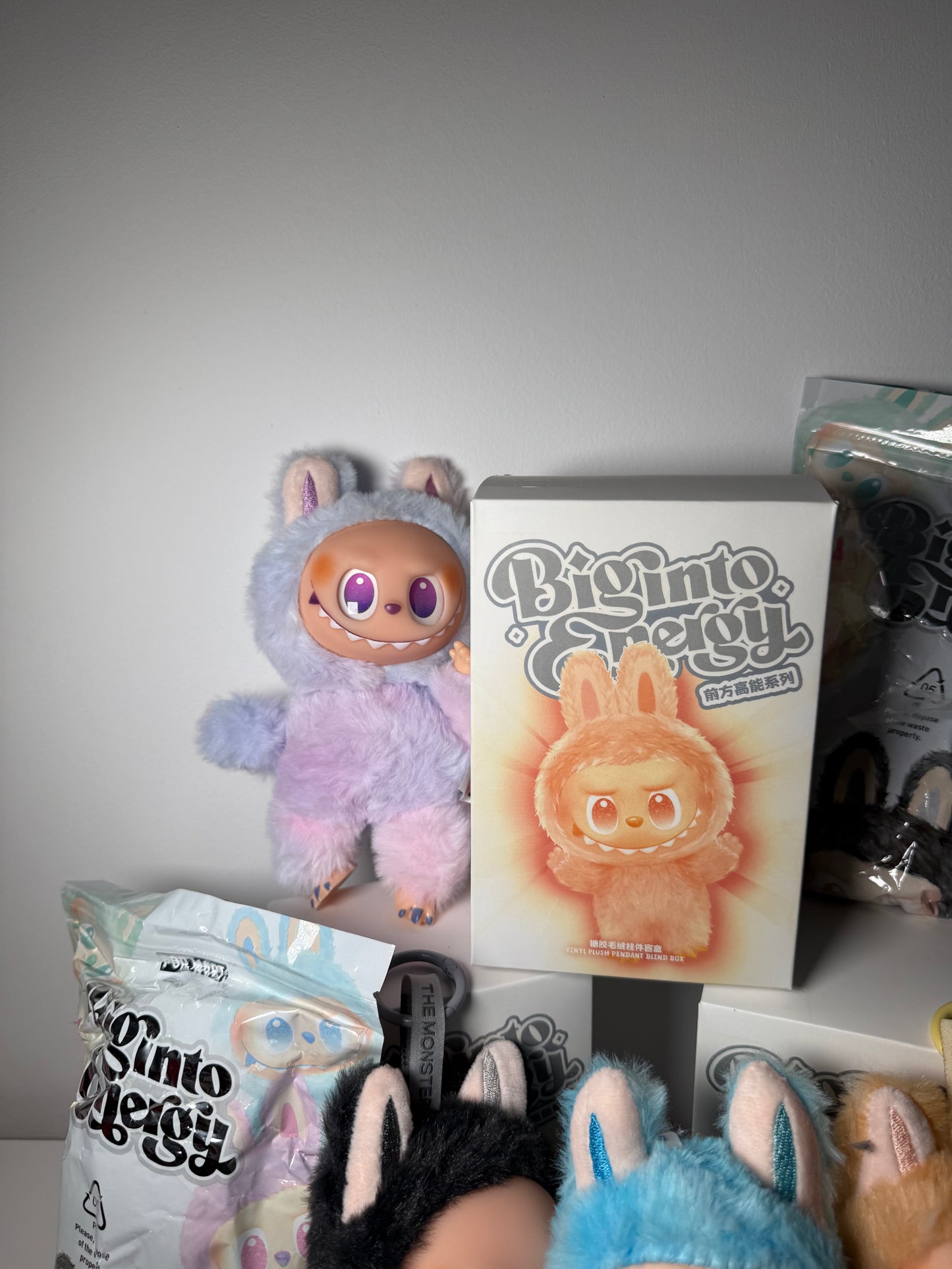 LABUBU Big Into Energy Mystery Box accesoriu