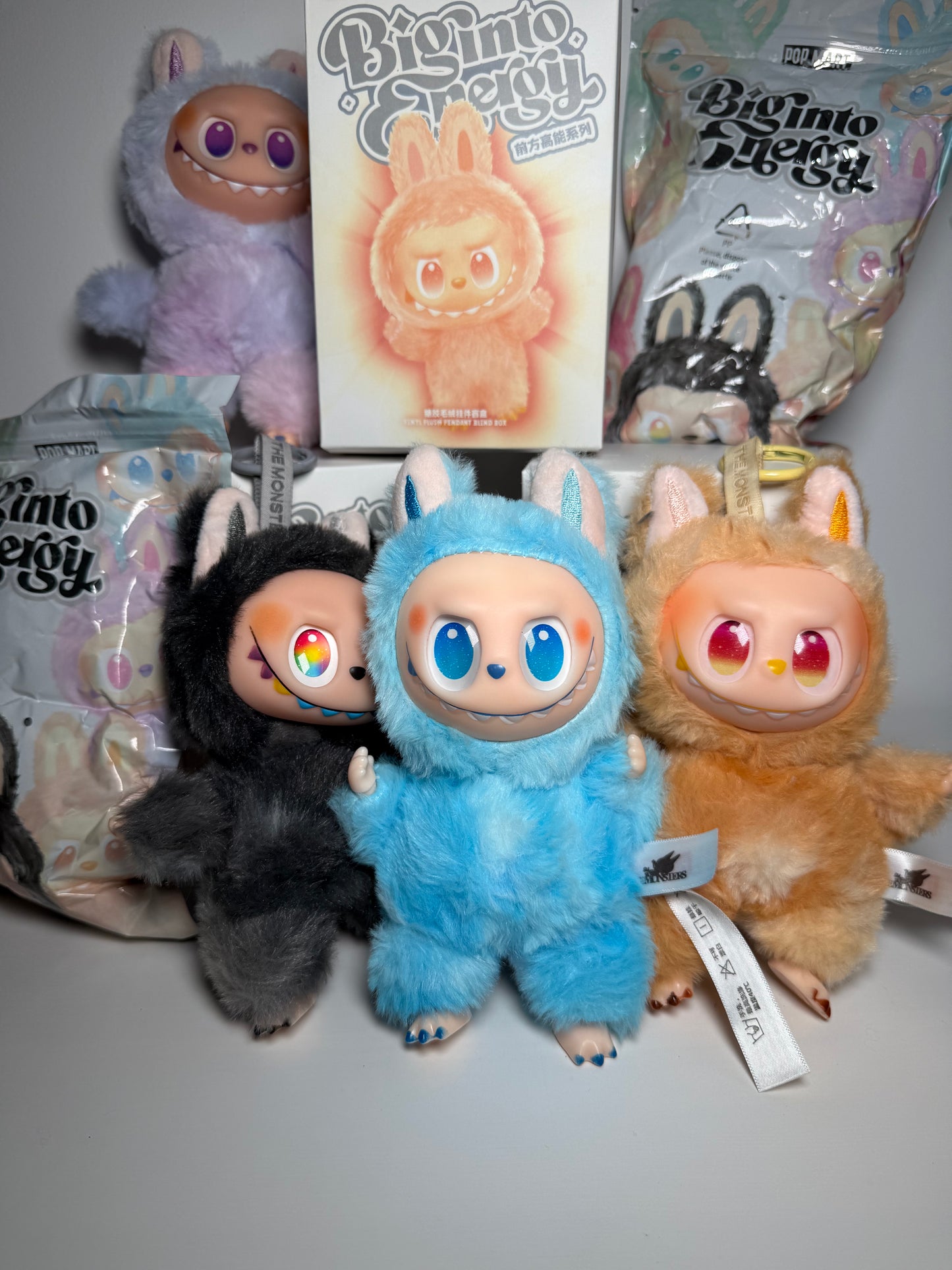 LABUBU Big Into Energy Mystery Box accesoriu