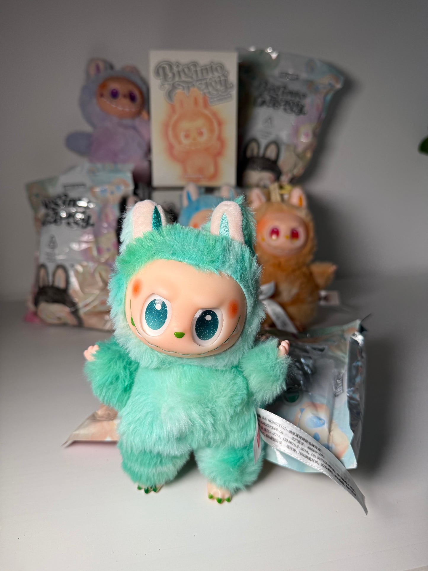 LABUBU Big Into Energy Mystery Box accesoriu