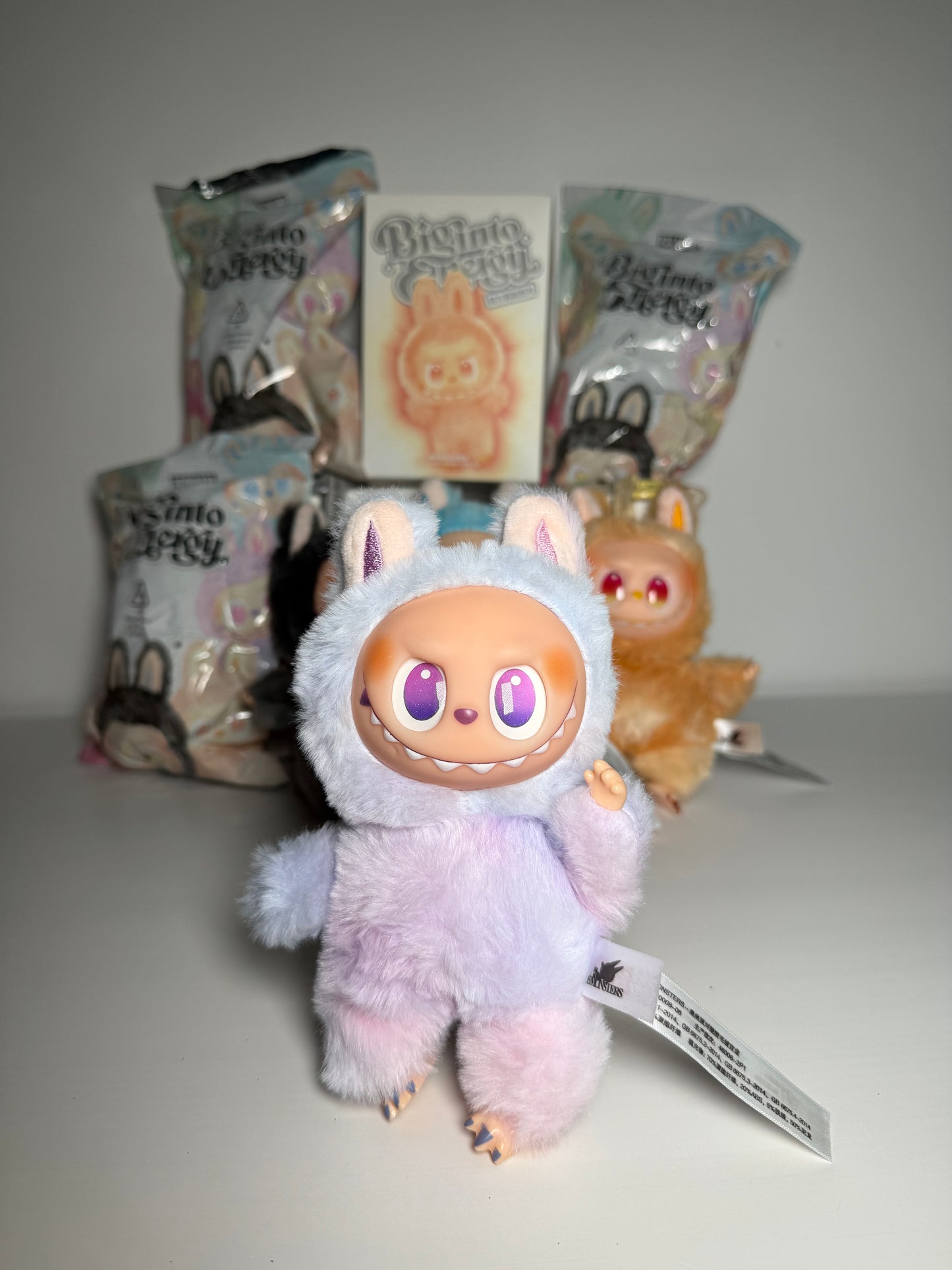 LABUBU Big Into Energy Mystery Box accesoriu