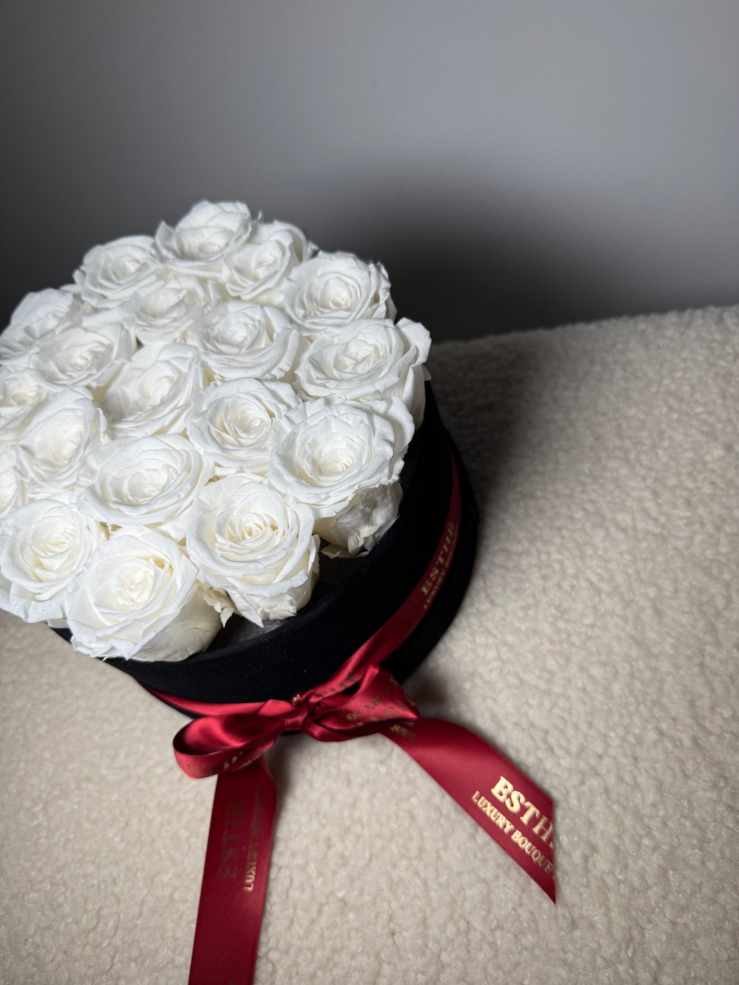 Trandafiri criogenati in cutie Luxury ESTHÉ - Royal Roses PREMIUM