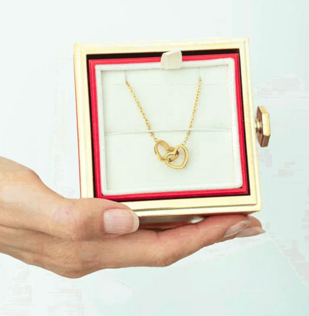 Trandafir Etern ESTHE - Cutie rotativa si Colier Cadou