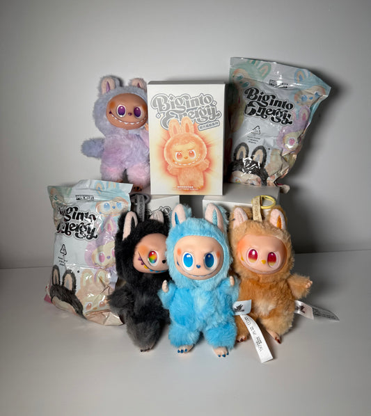 LABUBU Big Into Energy Mystery Box accesoriu