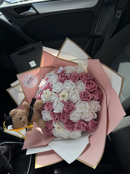 Buchet Absolvire - Blush Graduation Bouquet ESTHE
