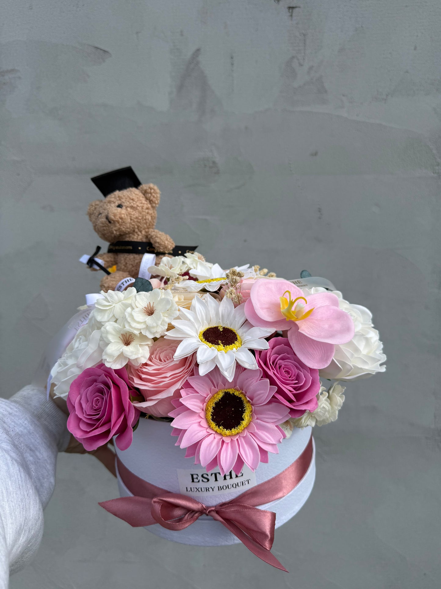 Maison de Fleurs Graduation Box - Aranjament flori absolvire ESTHE Luxury