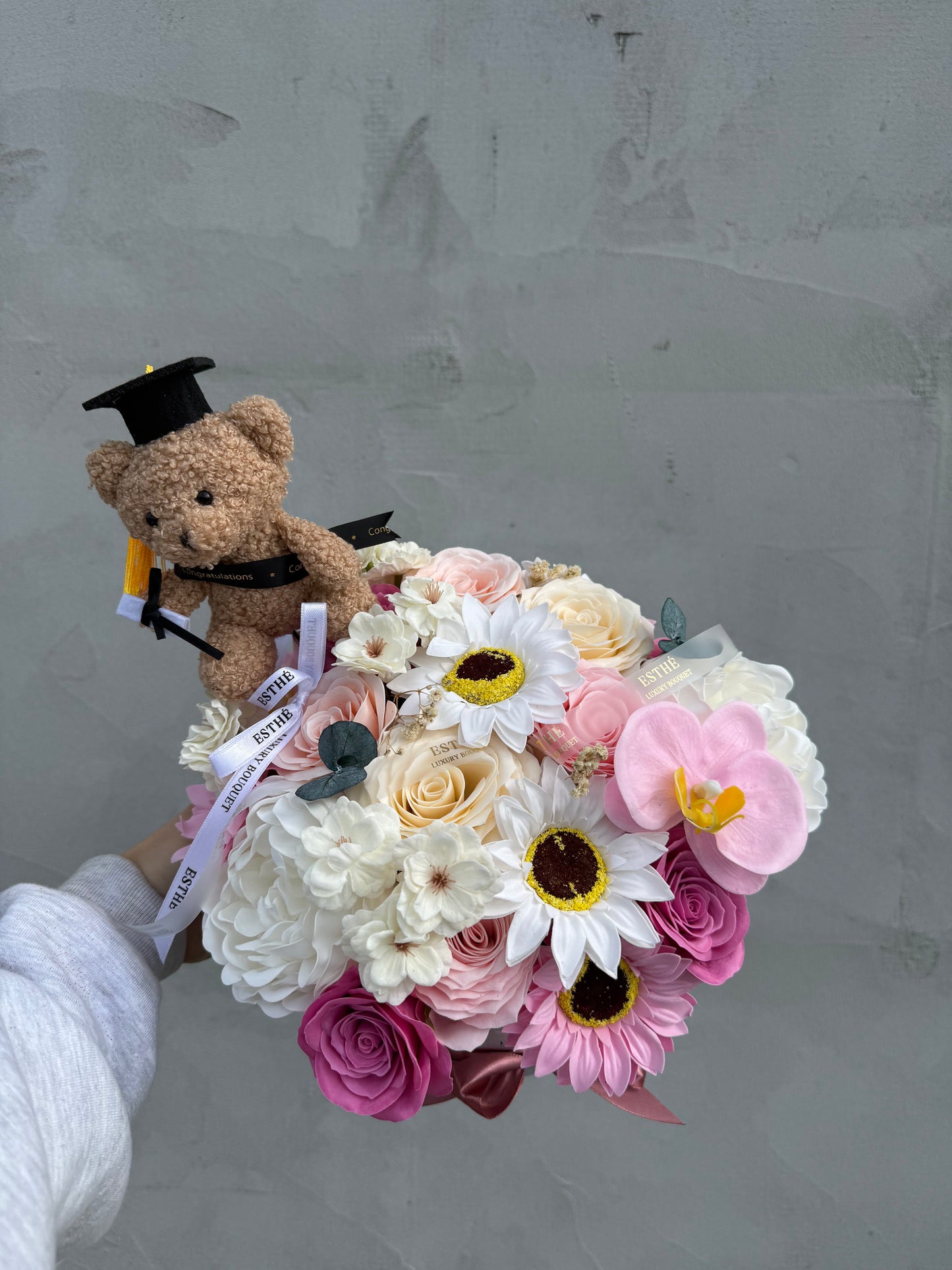 Maison de Fleurs Graduation Box - Aranjament flori absolvire ESTHE Luxury