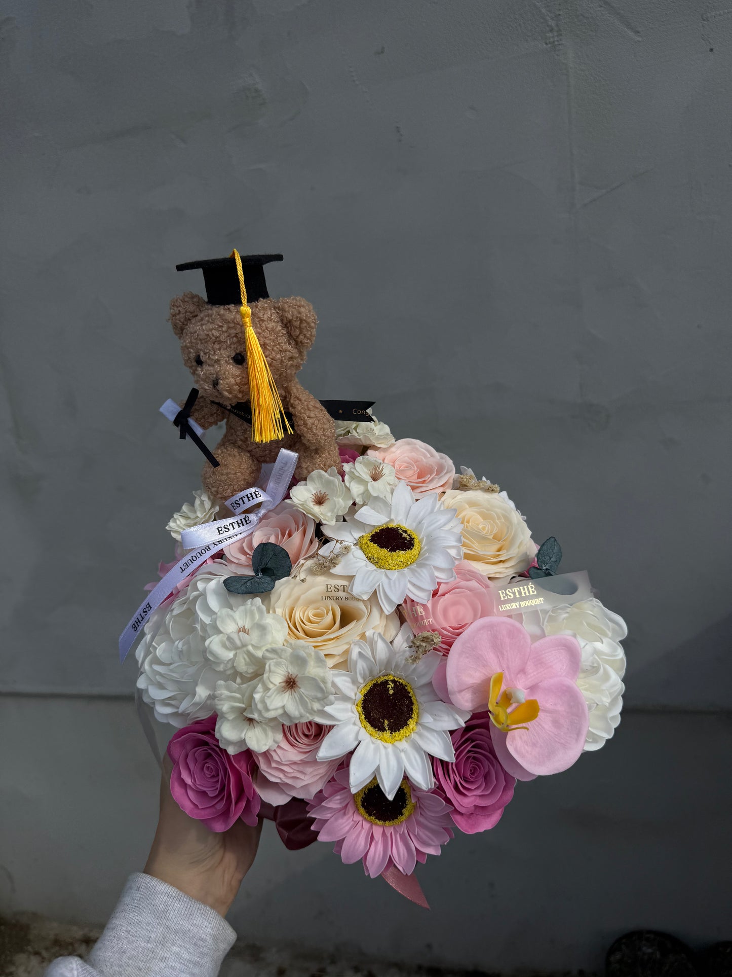 Maison de Fleurs Graduation Box - Aranjament flori absolvire ESTHE Luxury